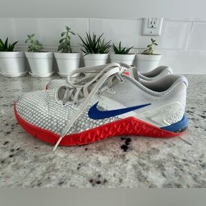 Nike Metcon 4 Training Shoes Gray Red Blue Women’s 8